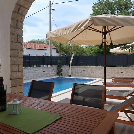 Domagoj - Mlk320 By Interhome Malinska