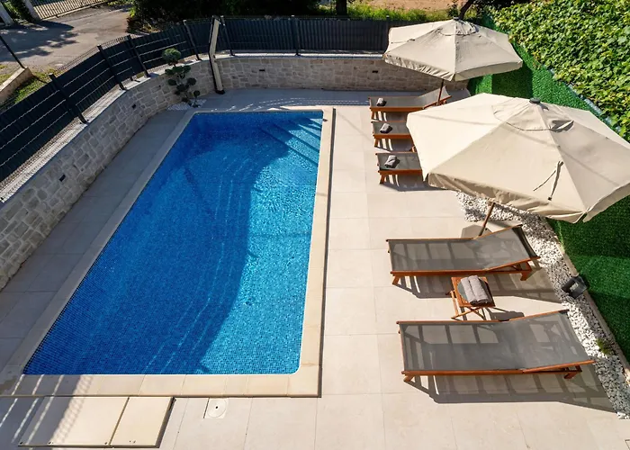 Domagoj By Interhome Малинска