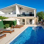 Domagoj By Interhome Feriehus Malinska