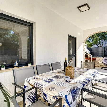 Domagoj By Interhome *