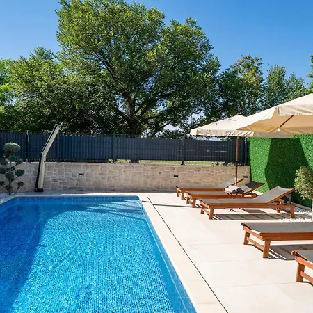 Domagoj By Interhome *
